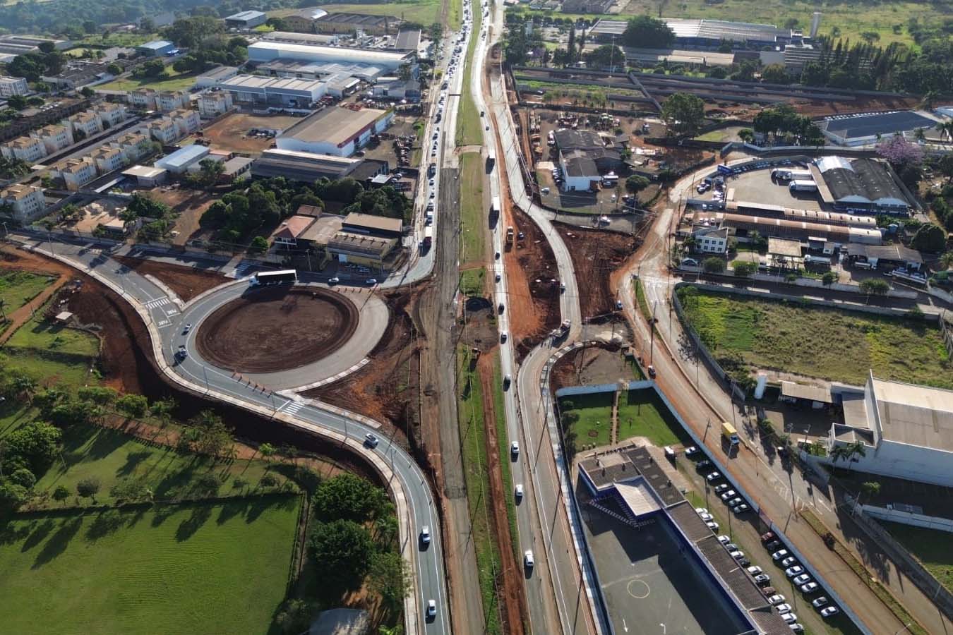 Fotografia mostra o Viaduto da PUC em construção na BR-369, uma grande obra de infraestrutura que está saindo do papel em Londrina, graças à atuação do deputado estadual Tiago Amaral.